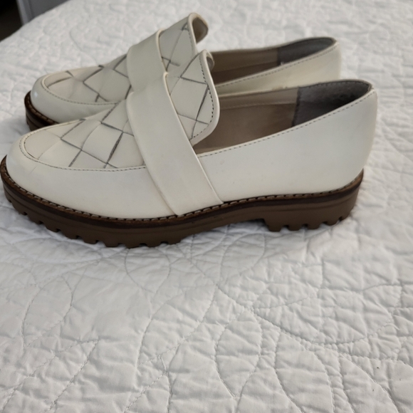 Dolce Vita Aubree Woven White Leather Flats - Picture 4 of 9